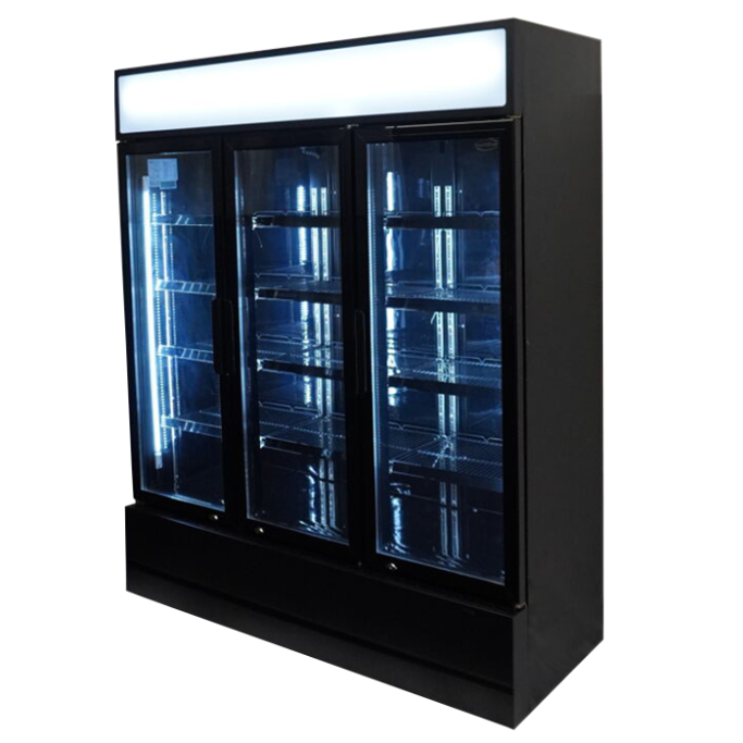 Glastür-Getränkekühlschrank (3 Türen) mit Werbefläche und Rollen in Schwarz. Maße: 1973x1600x611 mm.